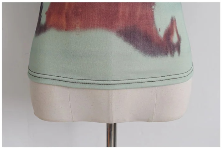 DOTTED HORSE GRAPHIC SLIM TEE