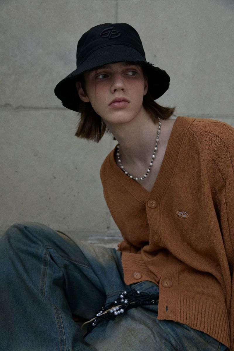 Crack point over bucket hat