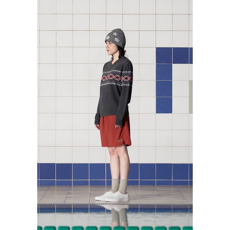 CLOVER ARGYLE V NECK KNIT / CHARCOAL