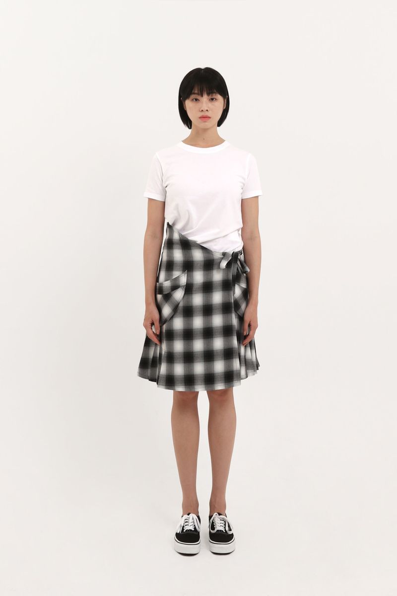 COTTAGE FLANNEL WRAP SKIRT (BLACK)