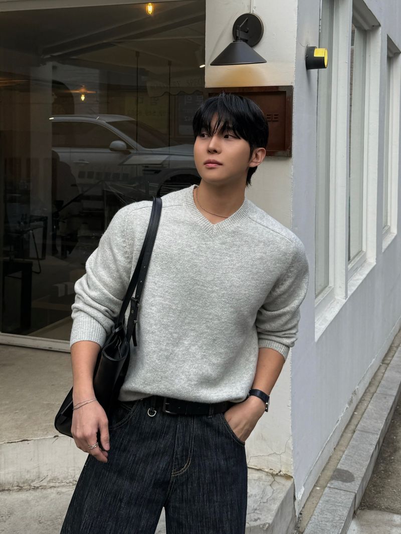 Settle line v-neck knitwear