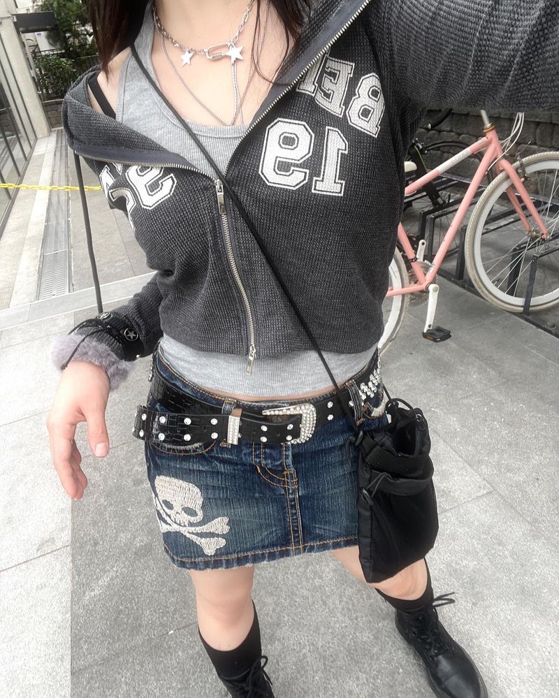 heenytsuki（ヒニツキ）の「Y2K Waffle Two-Way Cropped Hoodie Zip-Up（Tops）」