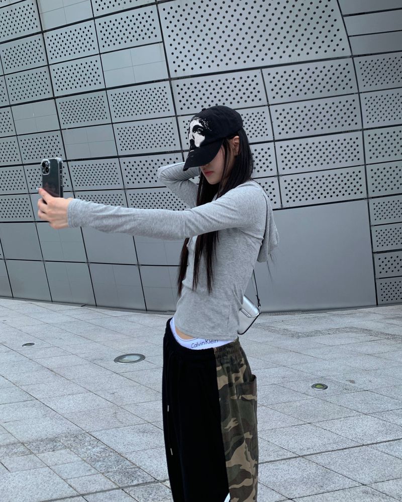 kyoive(コイブ)の「Lettering slim hoodie(Tops)」