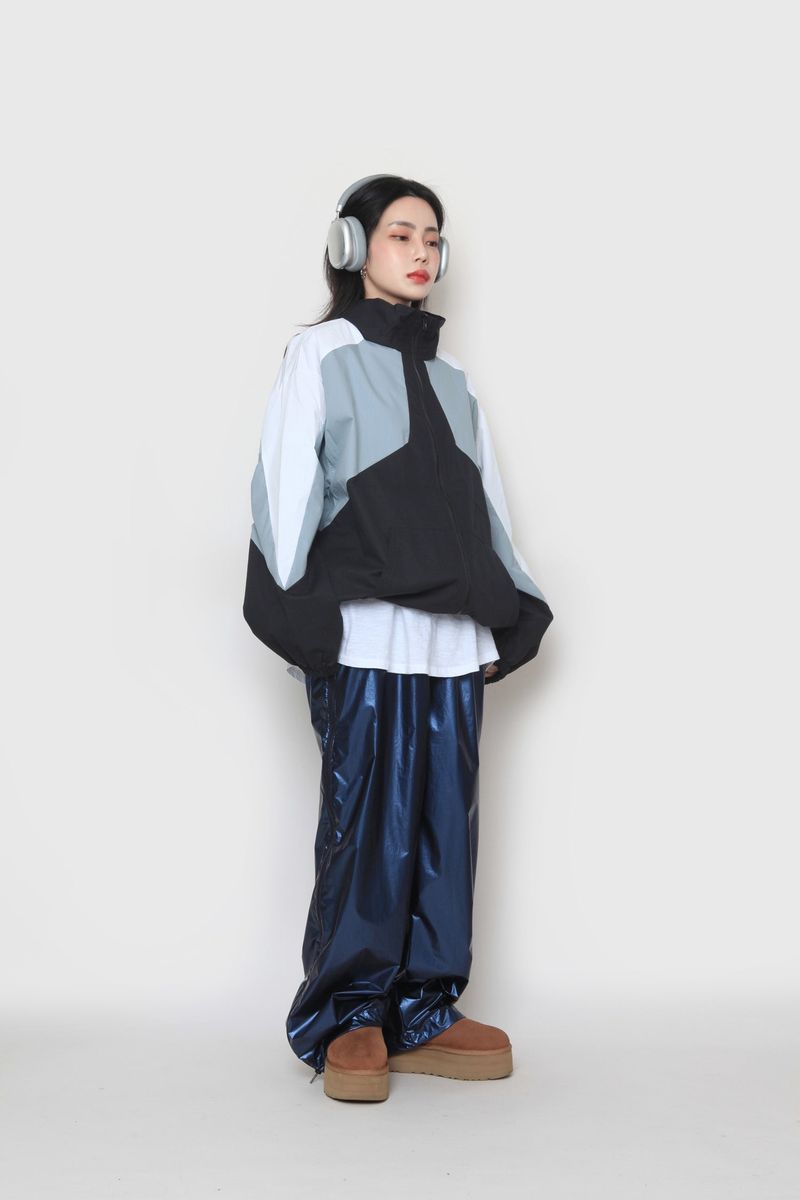 triple-colored zip-up