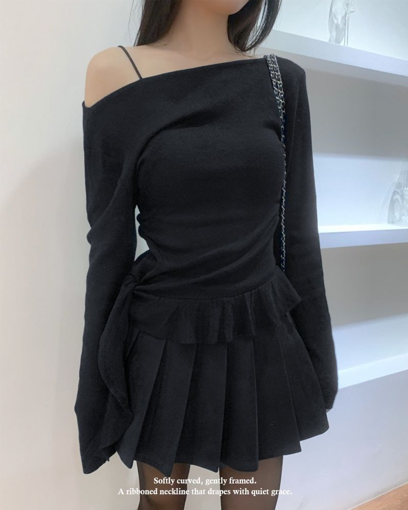 GUSTA（グスタ）の「Still Pure Soft Frill Boat Neck Long Sleeve Knit Top（Tops）」