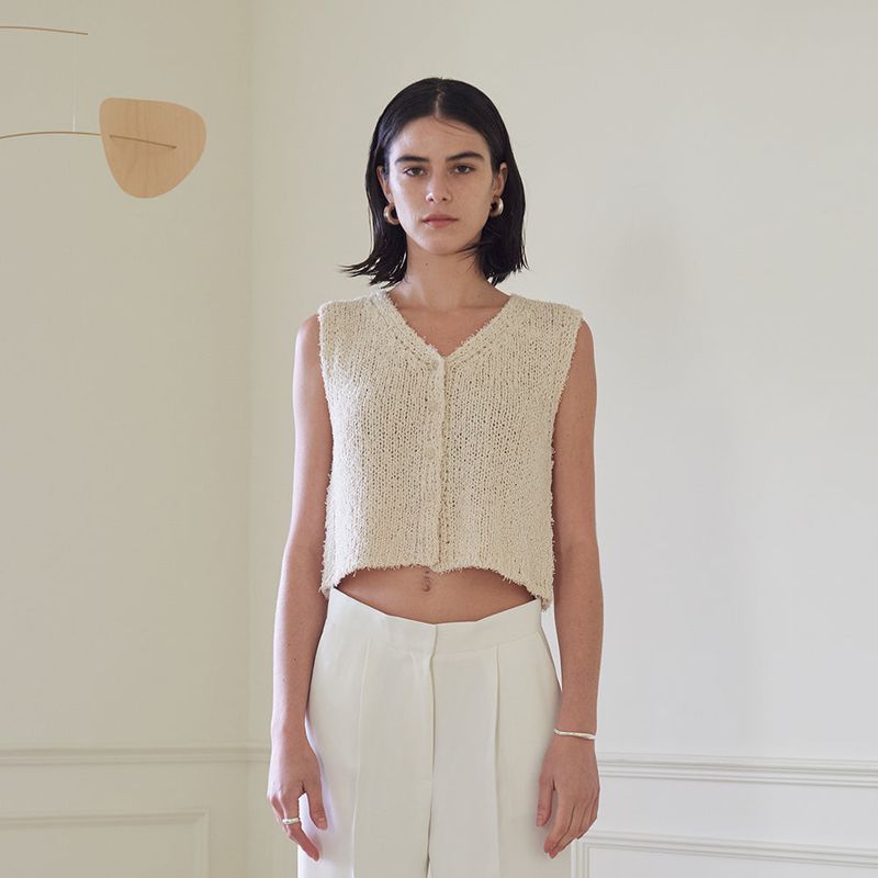 BUTTONED KNIT VEST (BEIGE)
