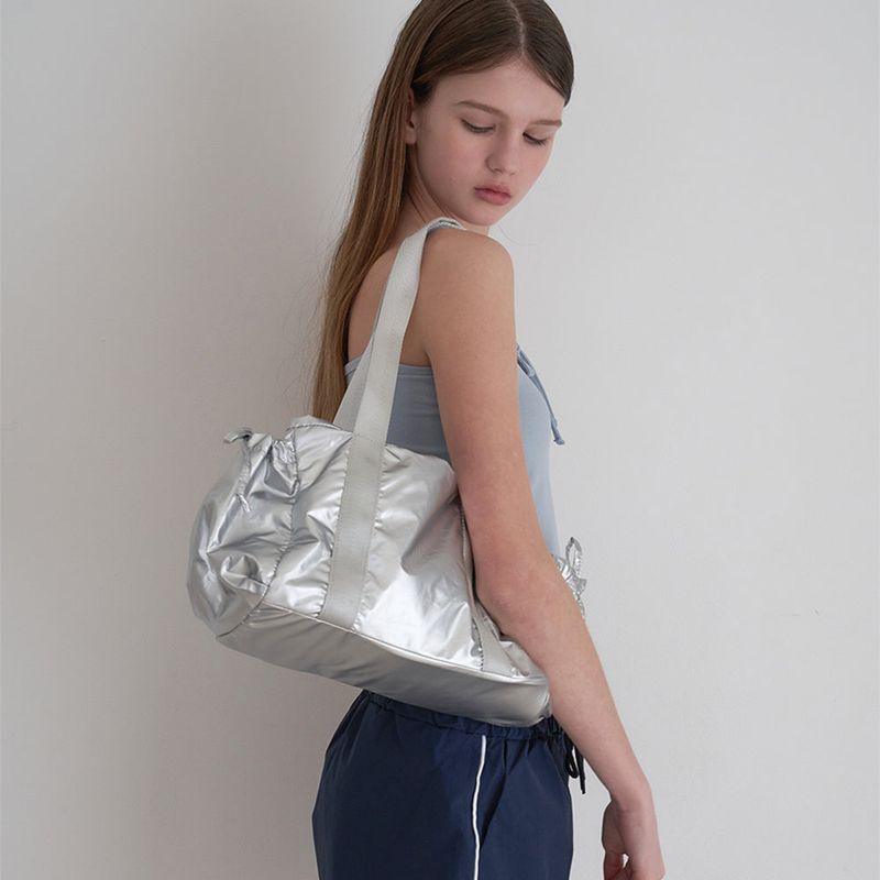 OVT-U（オーブイティーユー）の「Glossy Ribbon Shoulder Bag_2 color（Bags）」