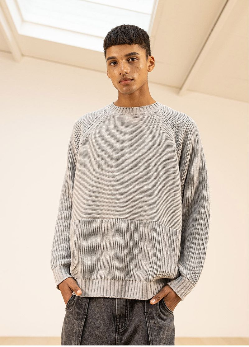 HALF INCISION OVERSIZED KNIT