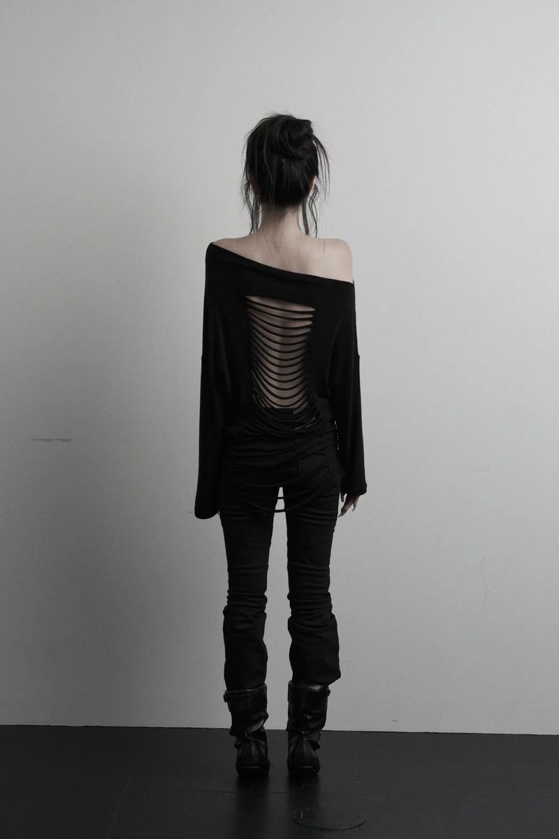 [label] back damage off-shoulder top (black)