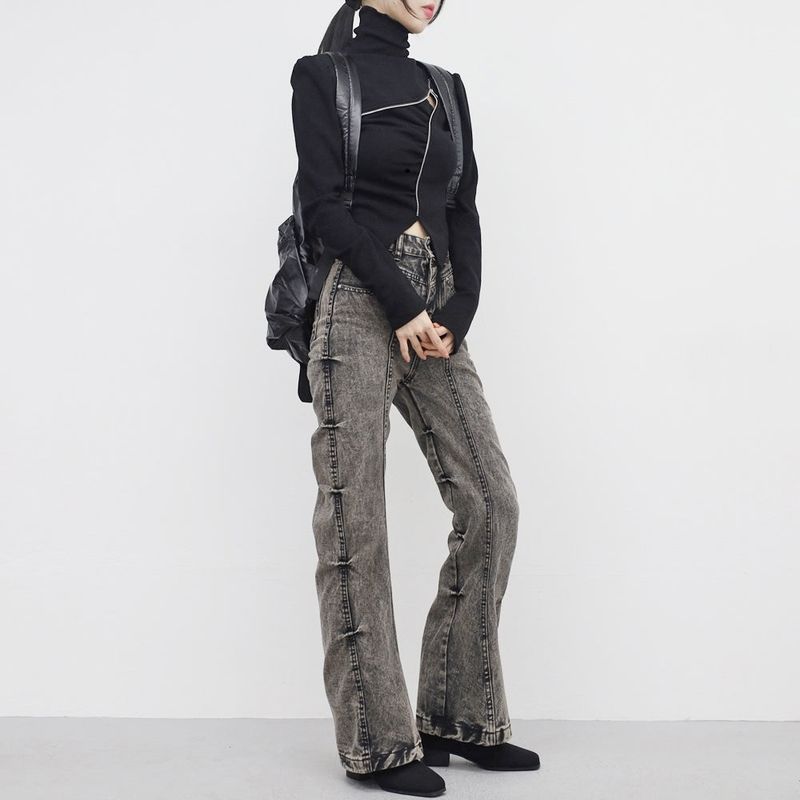 Seri's zip-turtleneck knitwear