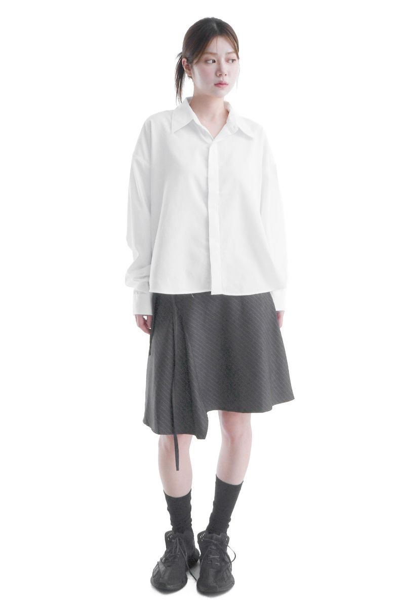  HIDDEN BUTTON CROP SHIRT