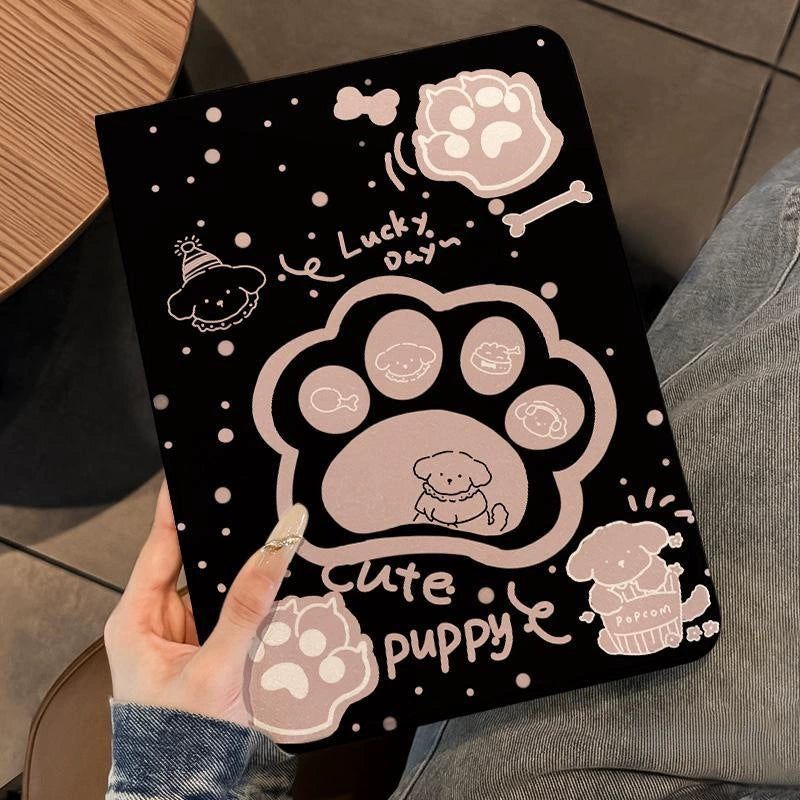 Maison De Theca（メゾン デ テカ）の「ブラック パピー ポウ タブレット ポーチ ＆ iPad ケース（スマホグッズ/小物）」