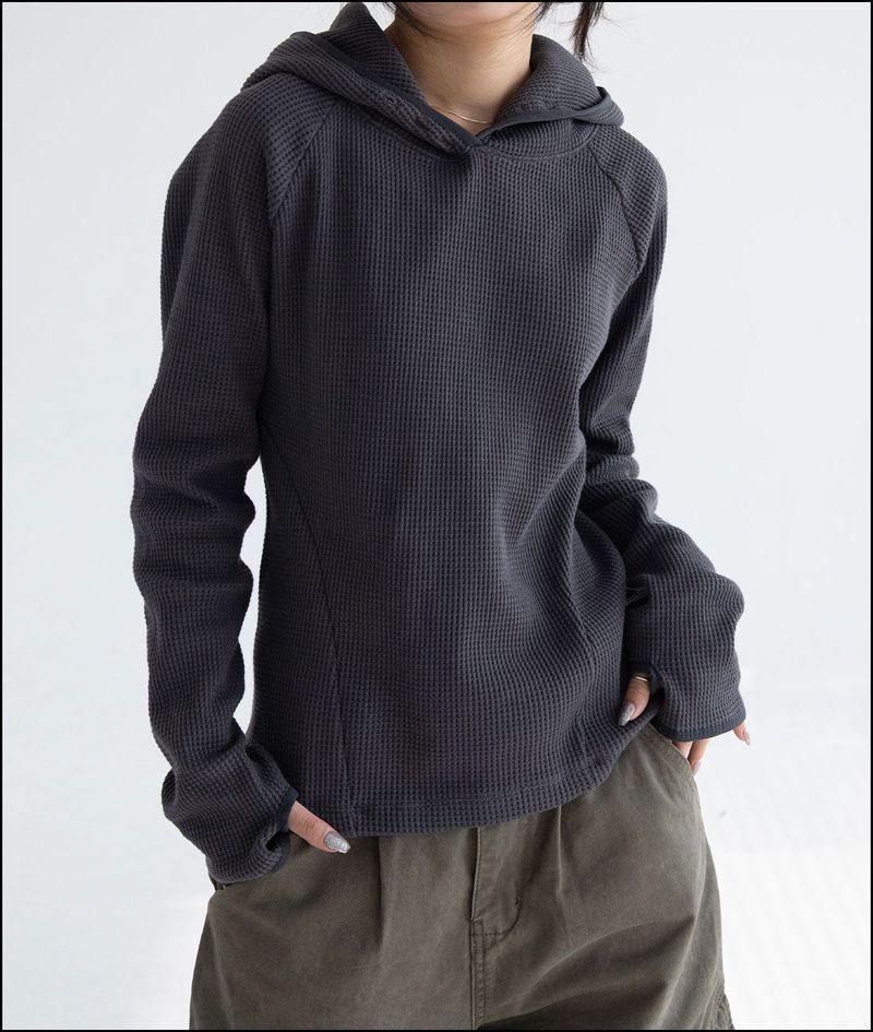 Revi henry neck hoodie (finger whole)