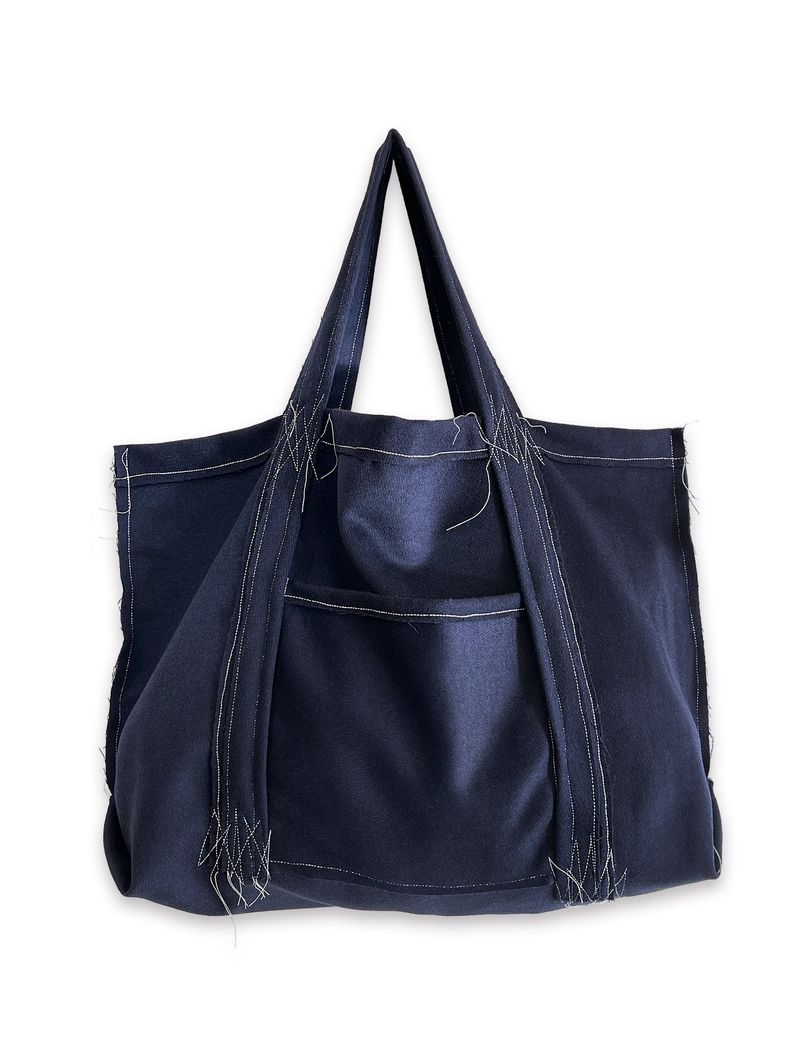 nought（ノウト）の「O Logo Drawing Stitch Bag / Navy（Bags）」
