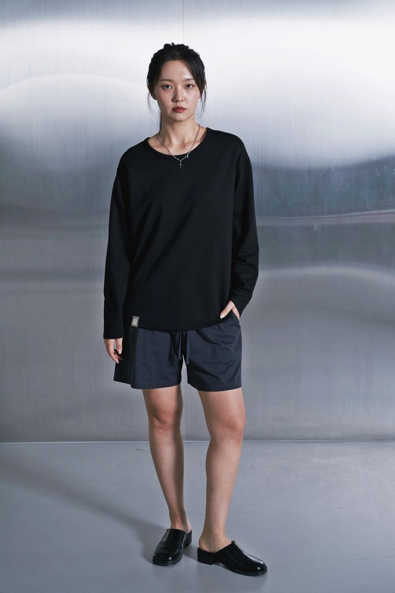 ESSENTIAL PLEAT U-NECK TEE (Black)
