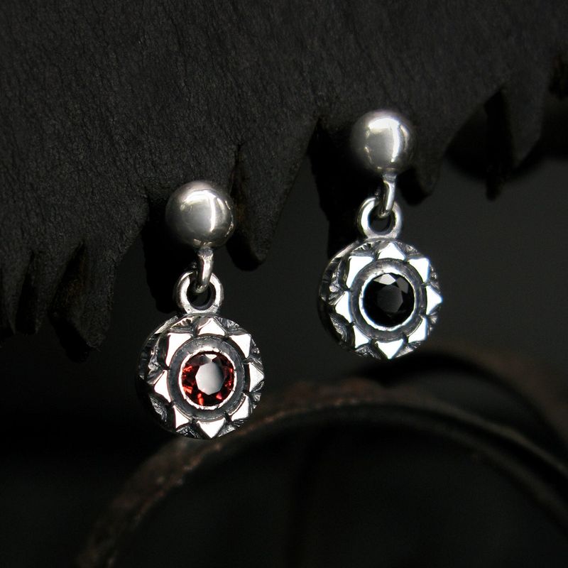 SunlightD-1 Garnet silver earring
