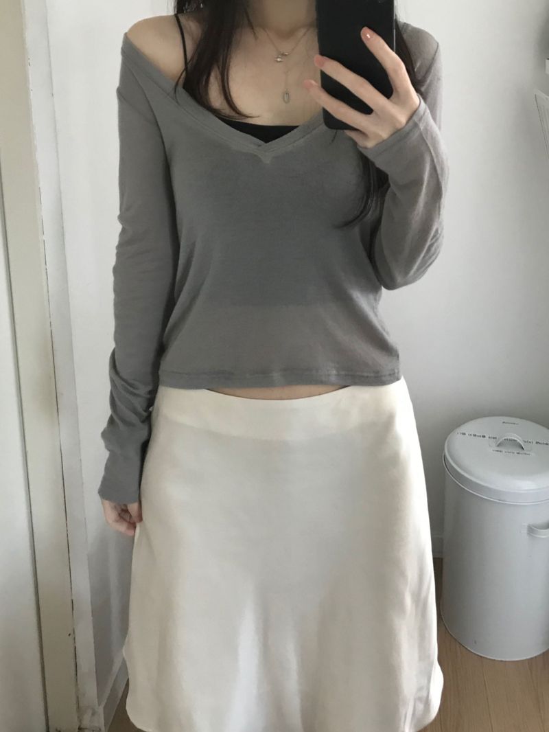 Kitten（キッテン）の「キント ディープVネック Tシャツ (3 colors)（トップス）」