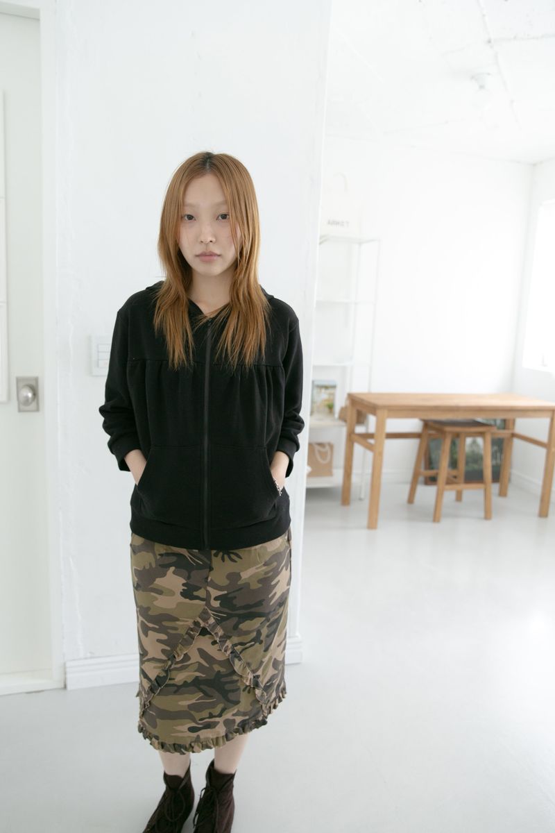 omoosoohy（オムスヒ）の「middle sleeve shirring hood zip-up(2colors)（Tops）」