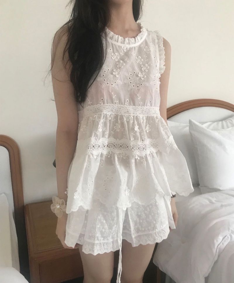 cloudemotion（クラウドエモーション）の「[ mori girl ] mitsu lace midi sleeveless bl（Tops）」
