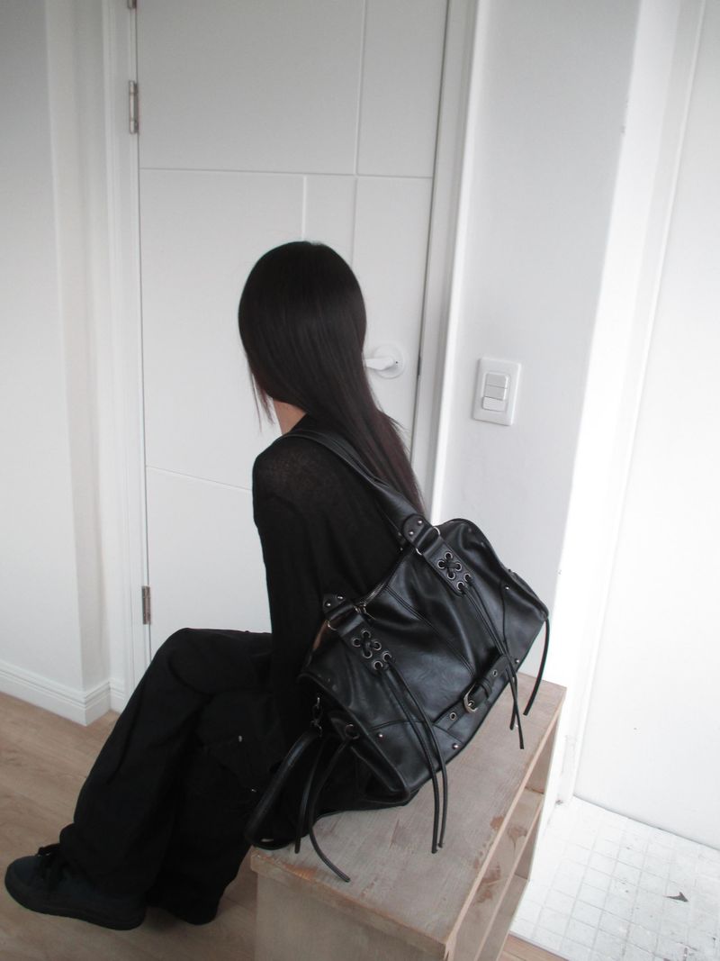 レザー パンキー ストラップバッグ