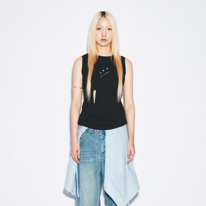 Eyelet Point Sleeveless (black)