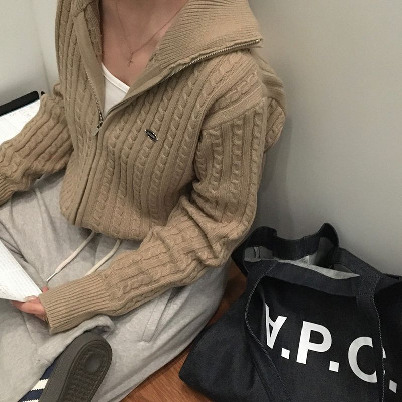 [BELLIDE MADE] Cable knit zip-up with pendant