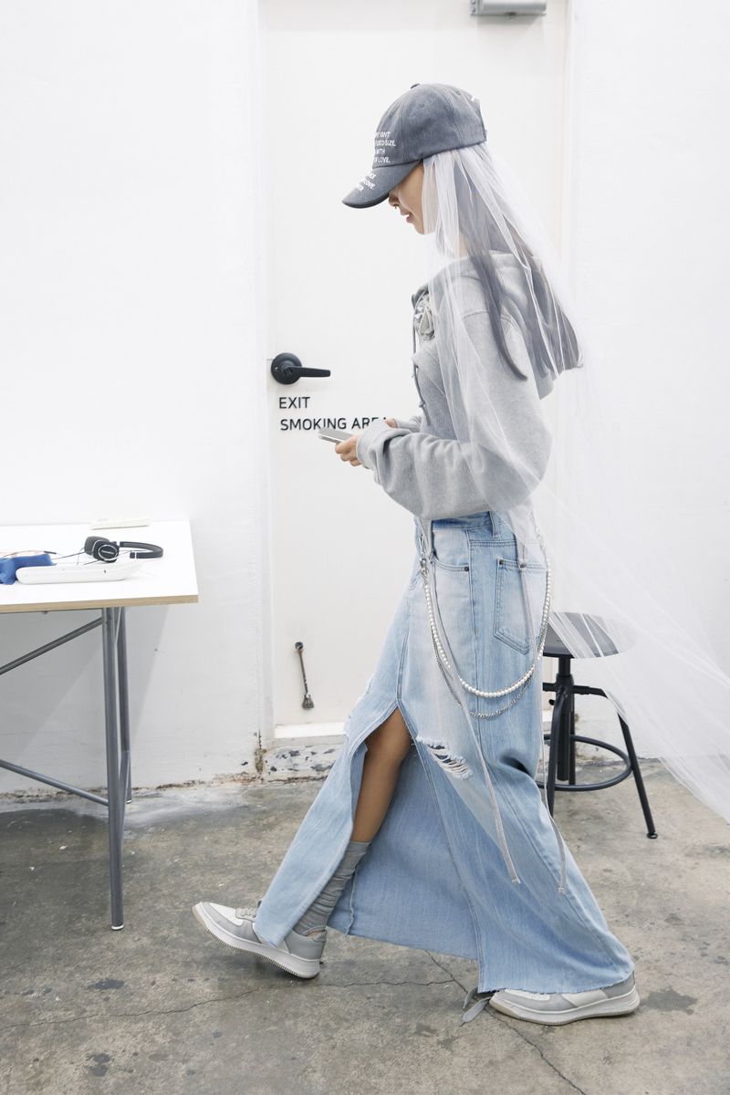 DAMAGED LONG DENIM SKIRT (BLUE)