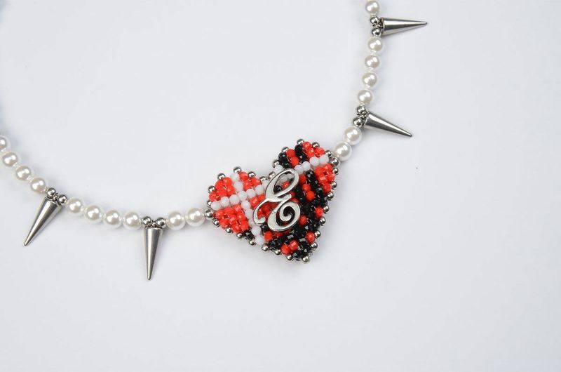 BEADED TARTAN CHECK HEART NECKLACE (RED)