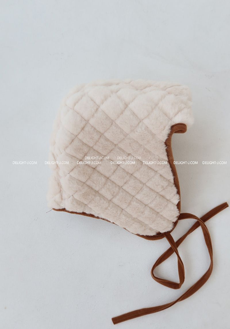 Camel quilting quilted earring truffler hat