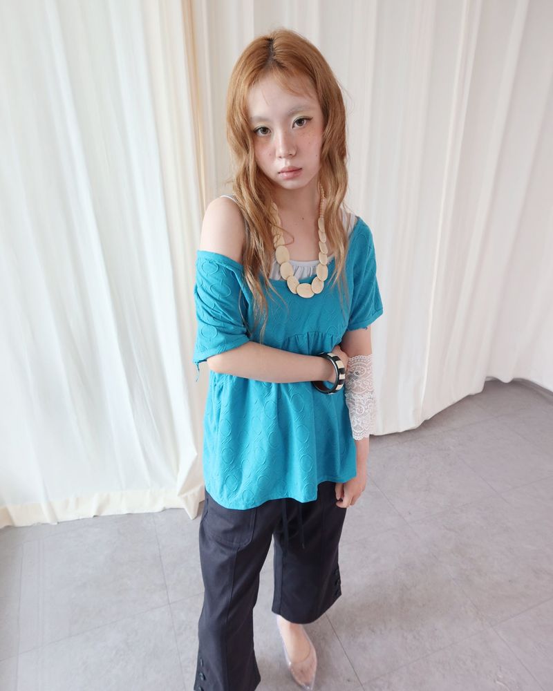 EMBOSSED OFF-SHOULDER TEE
