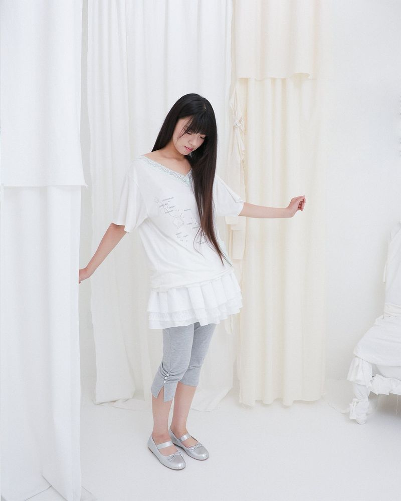 TEA DIARY V-NECK TOP / WHITE