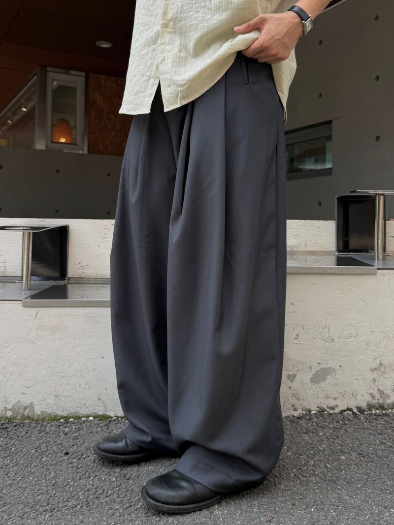 Mona two-tuck wide D-ring slacks