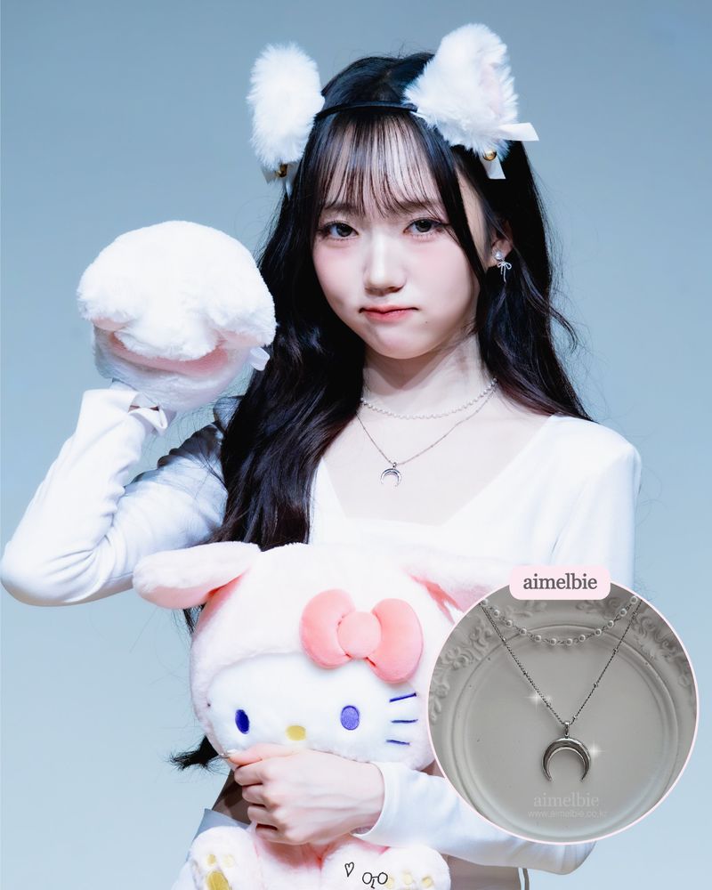 [Anti-tarnish/IDLE Shuhua Necklace] Upside Down Crescent Moon Pearl Layered Necklace - Silver