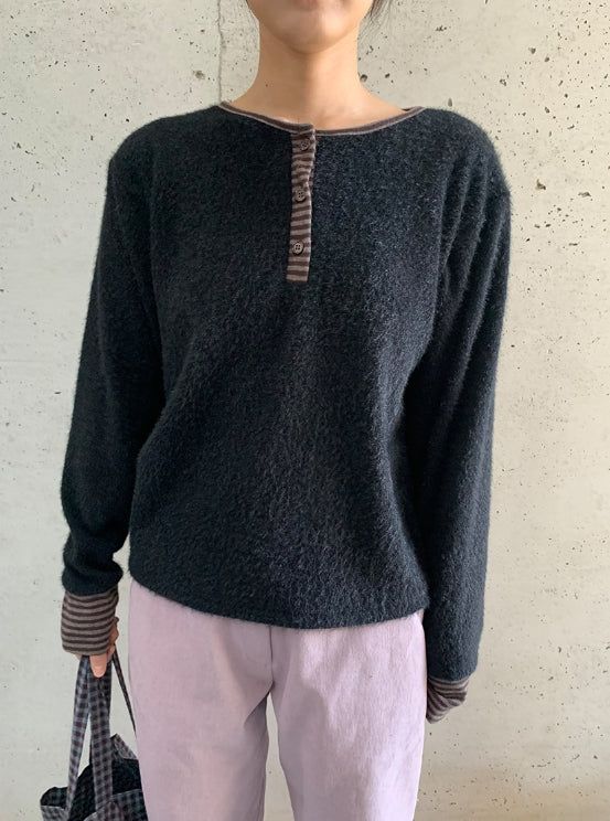 Hom Hairy Button Color Matching Knit Tee