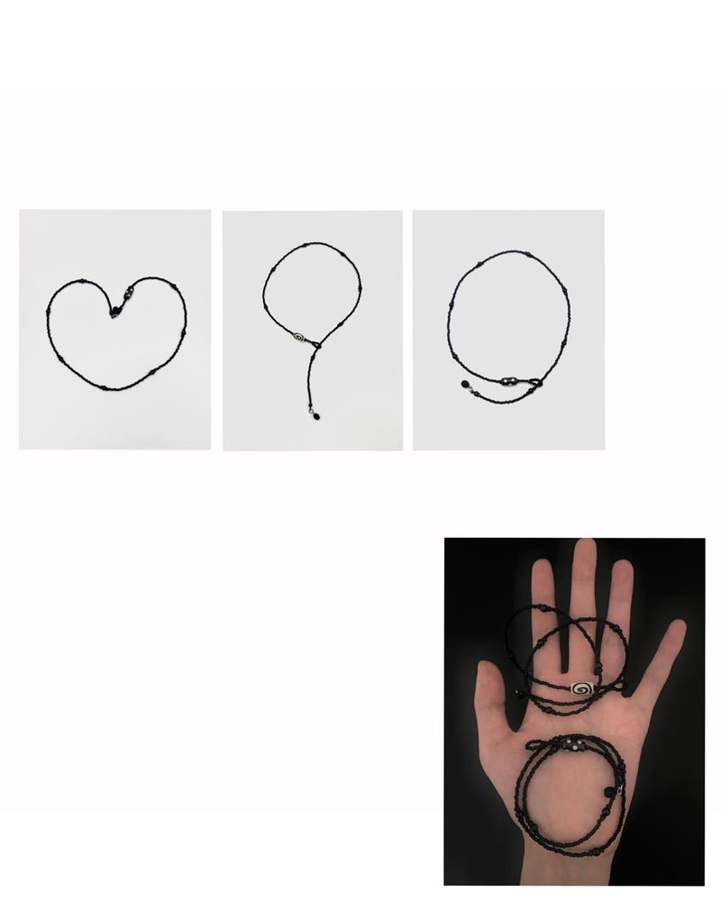 Dot necklace (black)