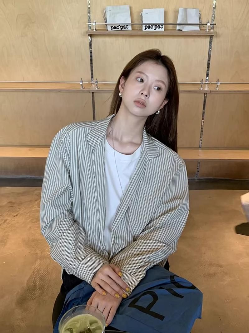 dereborujo（ドレボルゾー）の「Stripe collared shirt layered T-shirt（Tops）」
