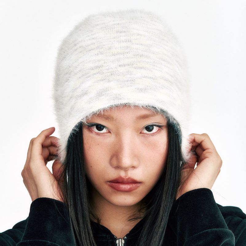 Soft Hairy Gradation Beanie Ivory & Grey