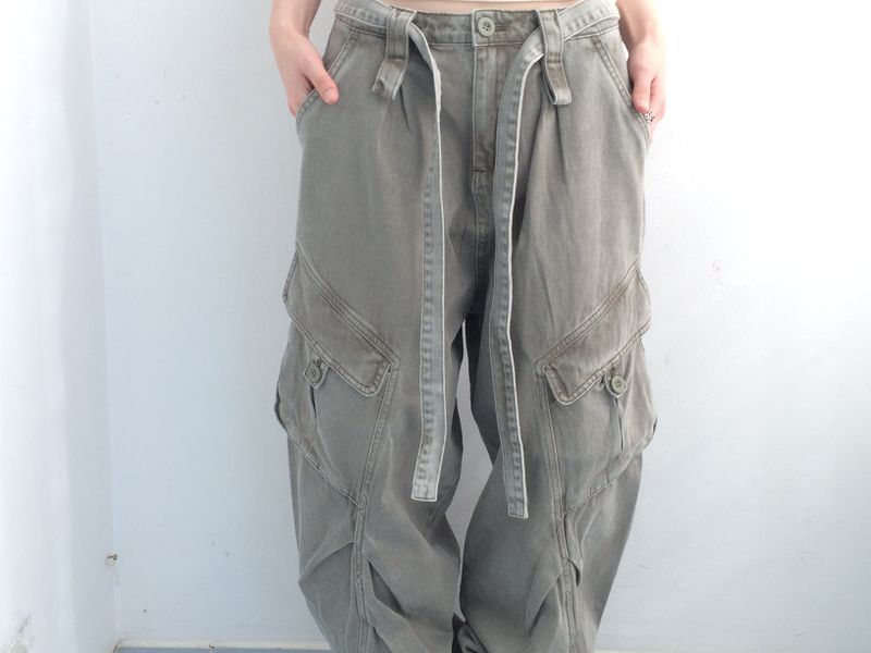 Pocket cargo strap pants