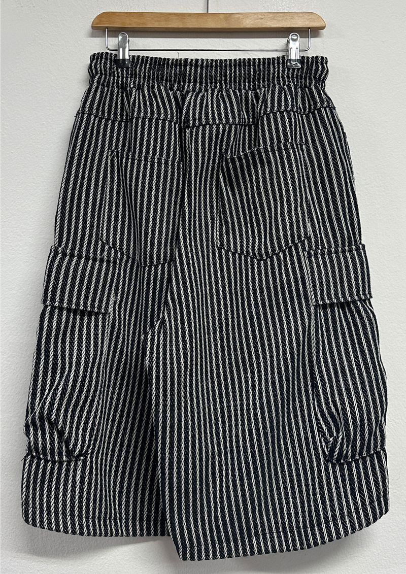 STRIPE CARGO BALLOON BERMUDA 💙🖤🤍2COLOR