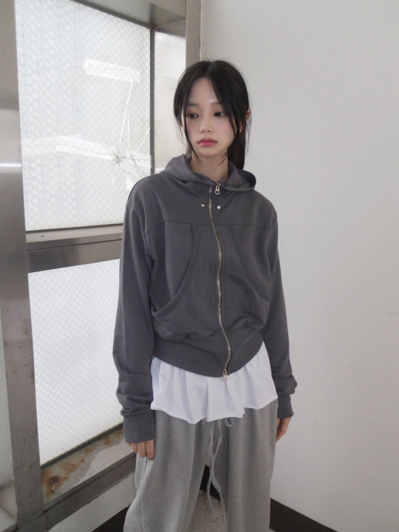 stud hood zip-up