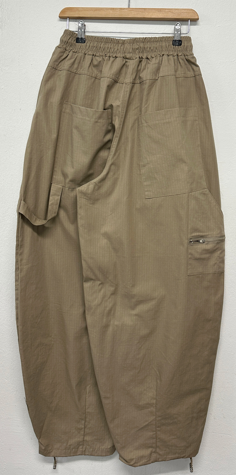 BACK ZIP HIP CAPPER BALLOON BIG LONG PANTS 💚🐣 - 3 COLORS