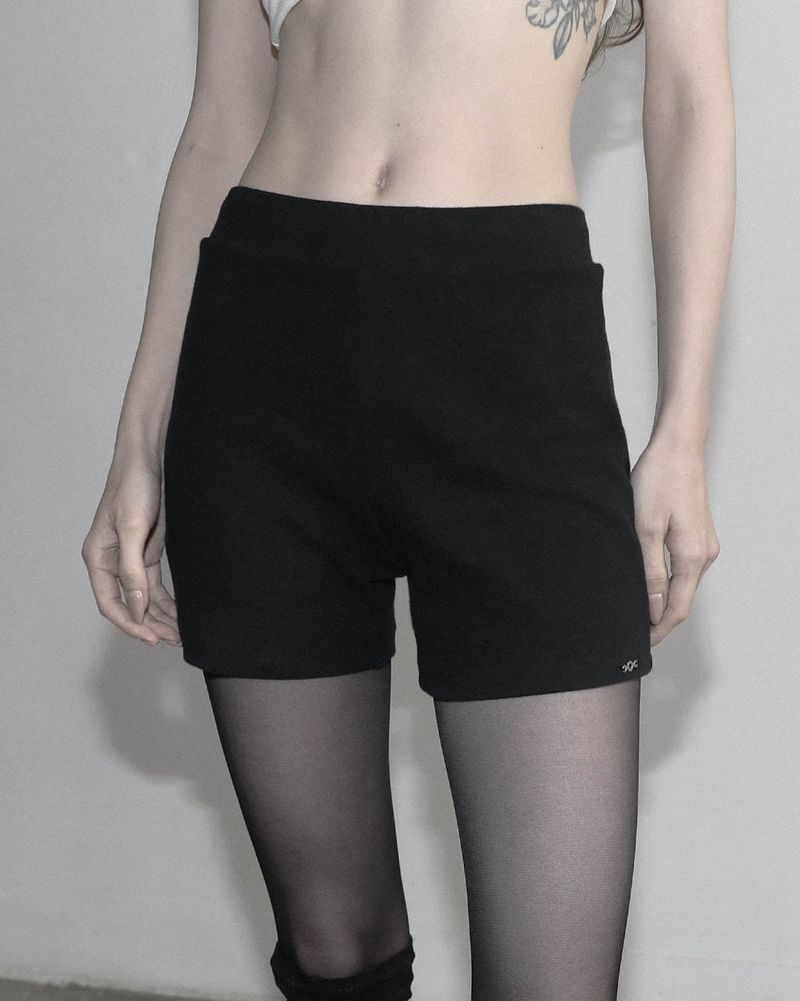 MagoRen SEOUL（マゴレン ソウル）の「Metal Triclipse Cotton Mini Shorts Black（Pants）」