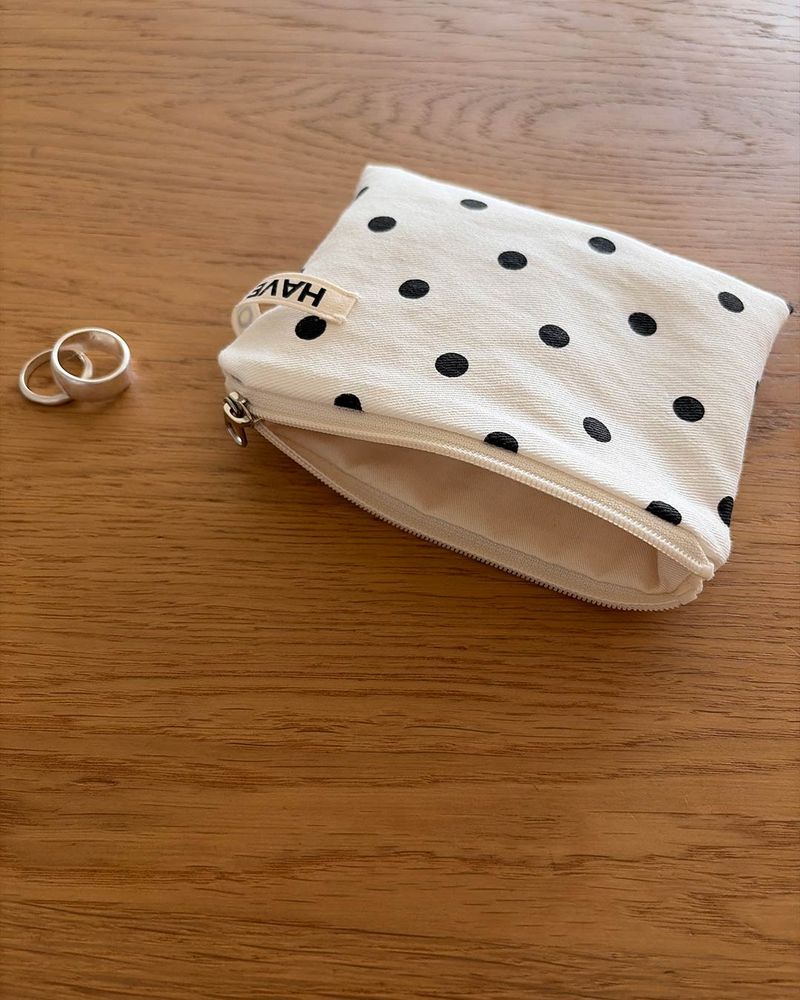 Big dot flat pouch - ivory , S size