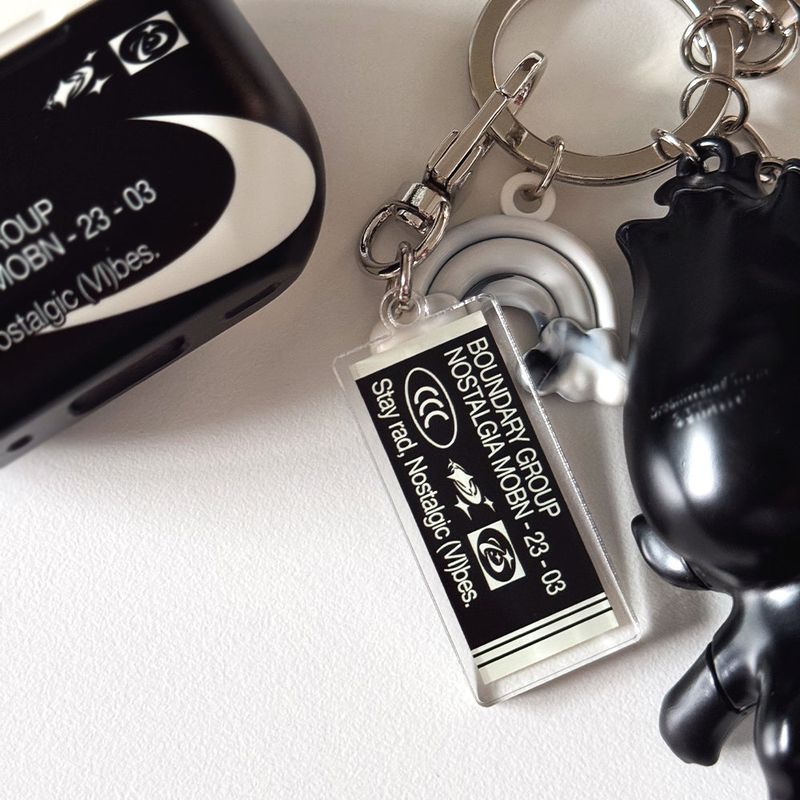 MEMORIESBOUNDARY（メモリーズバウンダリー）の「Nostalgic Vibes Acrylic Keyring (Black)（Toys/Key Holders）」