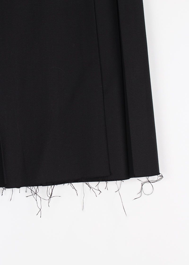 BUTTON MIDI PLEATS SKIRT