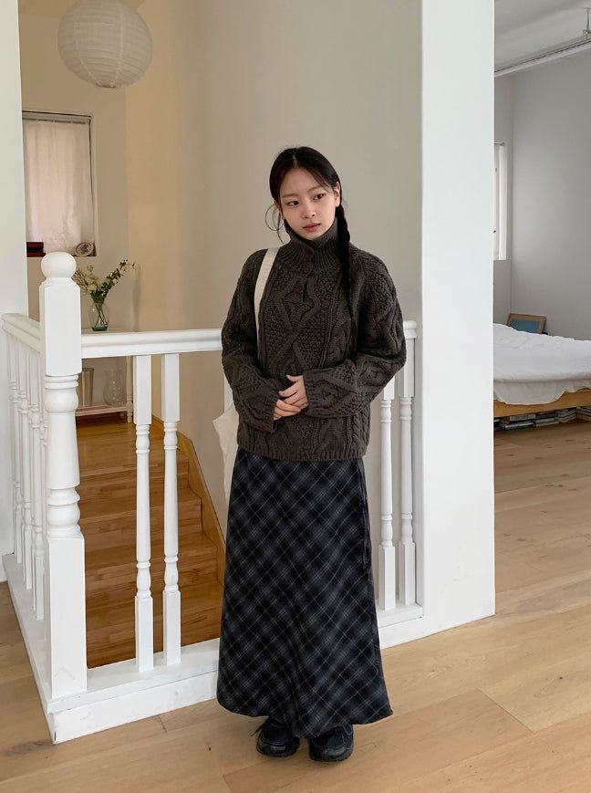 Hyoro Button High Neck Cable Knit