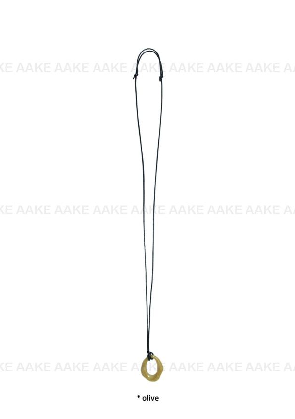 BOLD ARC NECKLACE