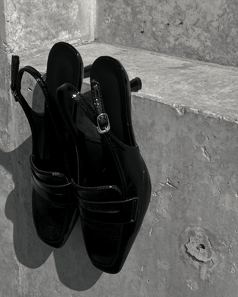 GUSTA（グスタ）の「Black Enamel Semi Square Geek Chic Slingback (Black)（Shoes）」
