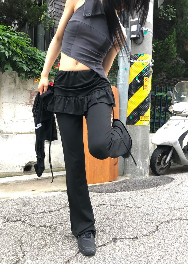 RUFFLE ON PANTS