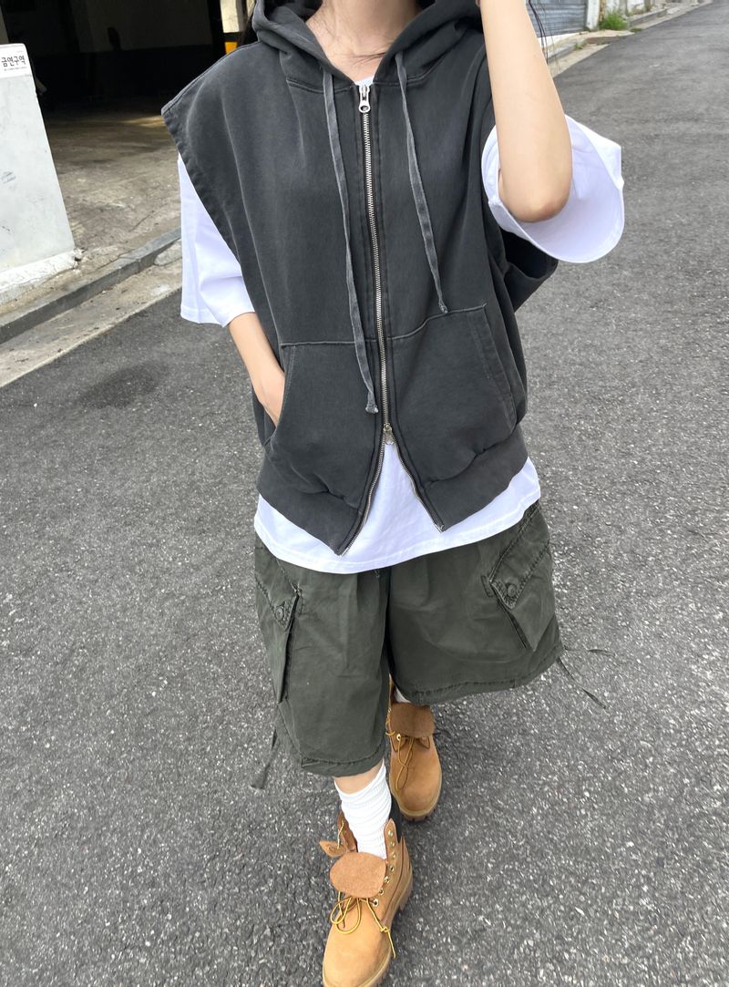 Leo Pigment Hooded Two-Way Vest